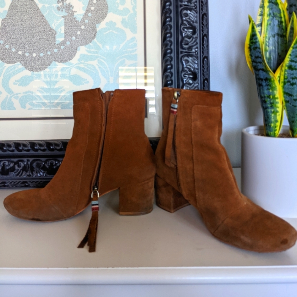 TOMS Evie Dark Amber Suede Booties Size 8